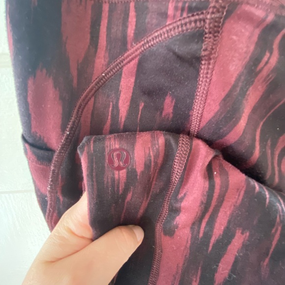 Lululemon Athletica Burgundy Patterned Leggings - Picture 3 of 4